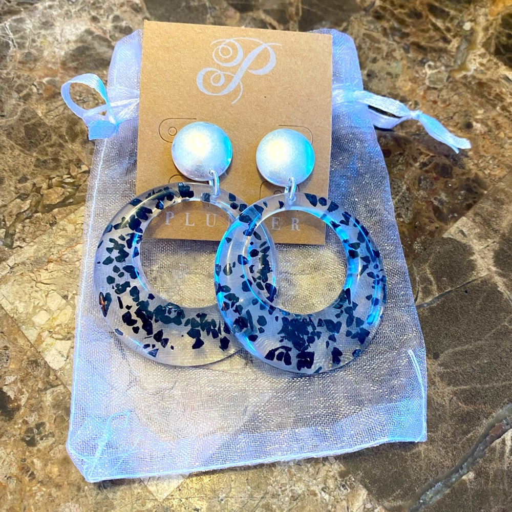 Retired Plunder Earrings 🤍